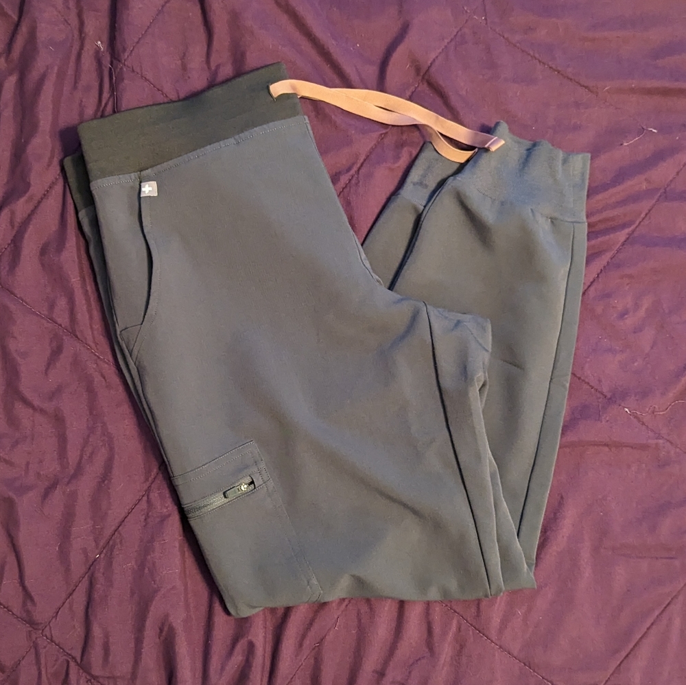 Figs Limited Edition Charcoal Medium Petite Zamoras
